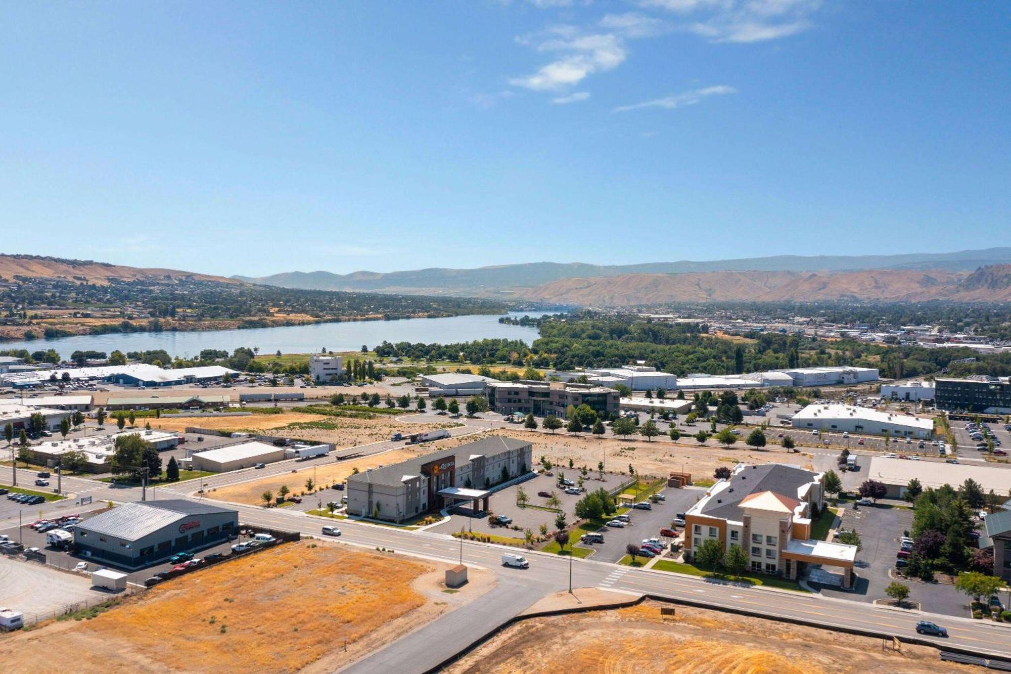 La Quinta Inn & Suites By Wyndham เวนัตชี ภายนอก รูปภาพ