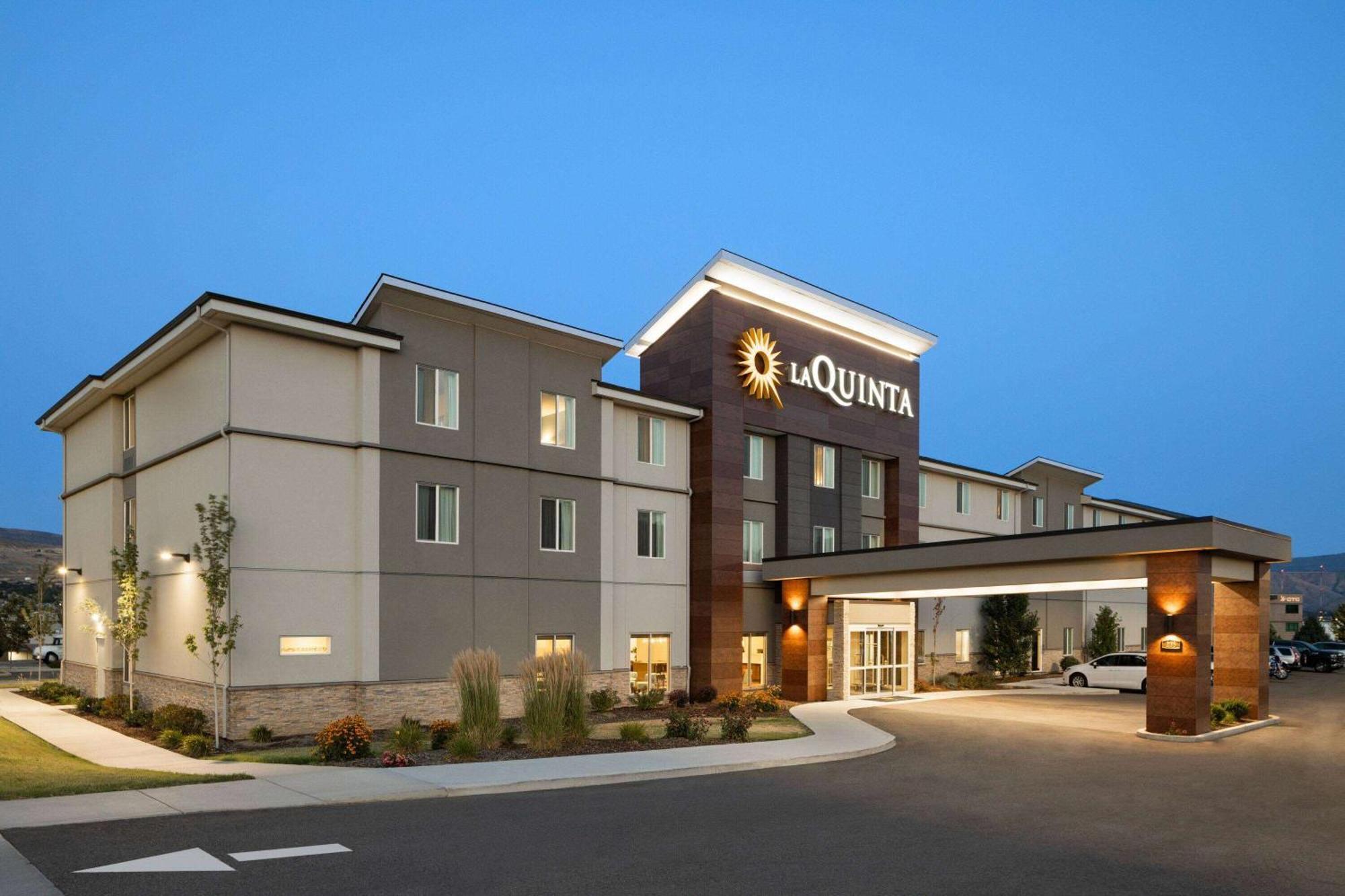 La Quinta Inn & Suites By Wyndham เวนัตชี ภายนอก รูปภาพ