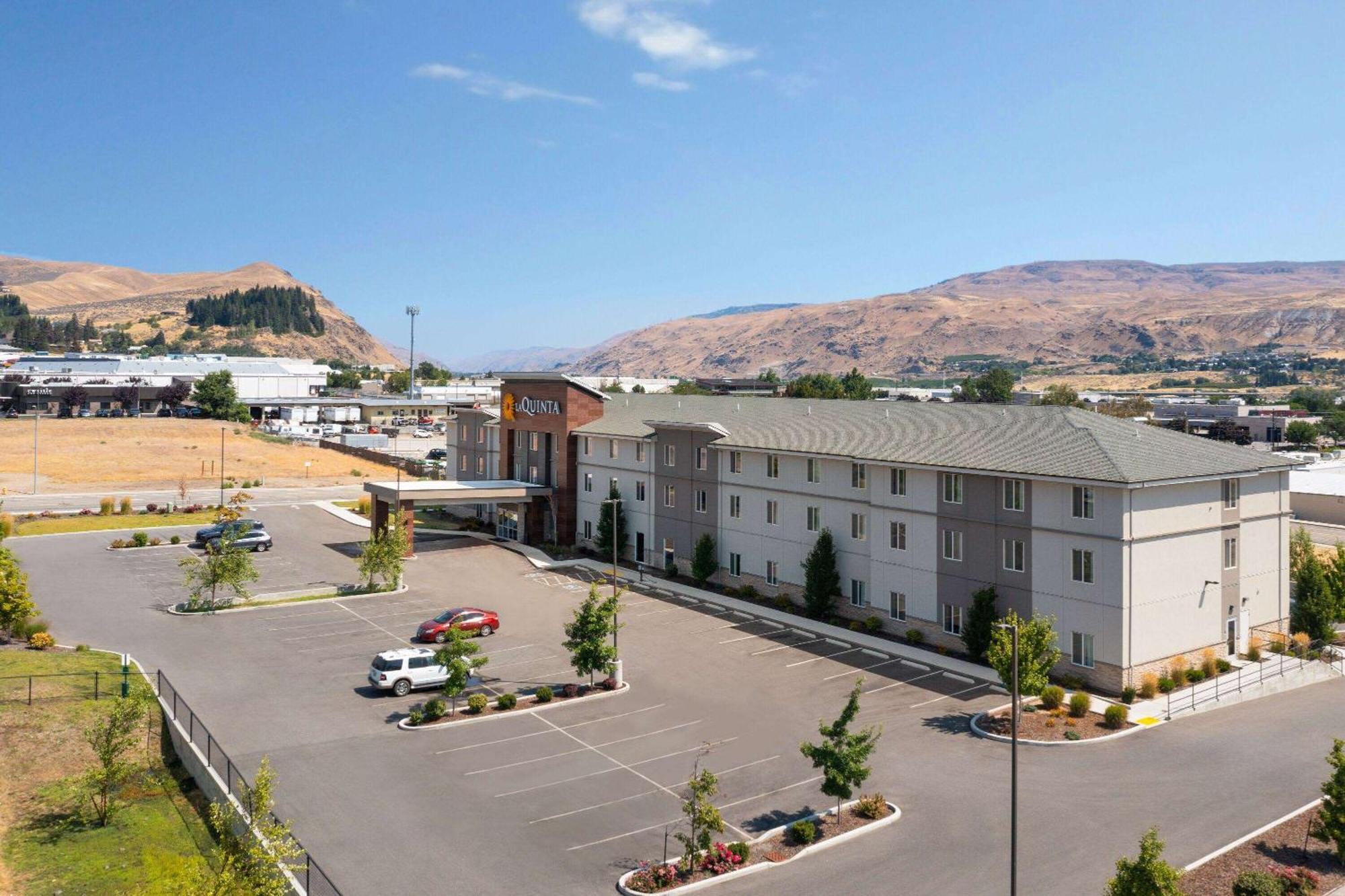 La Quinta Inn & Suites By Wyndham เวนัตชี ภายนอก รูปภาพ